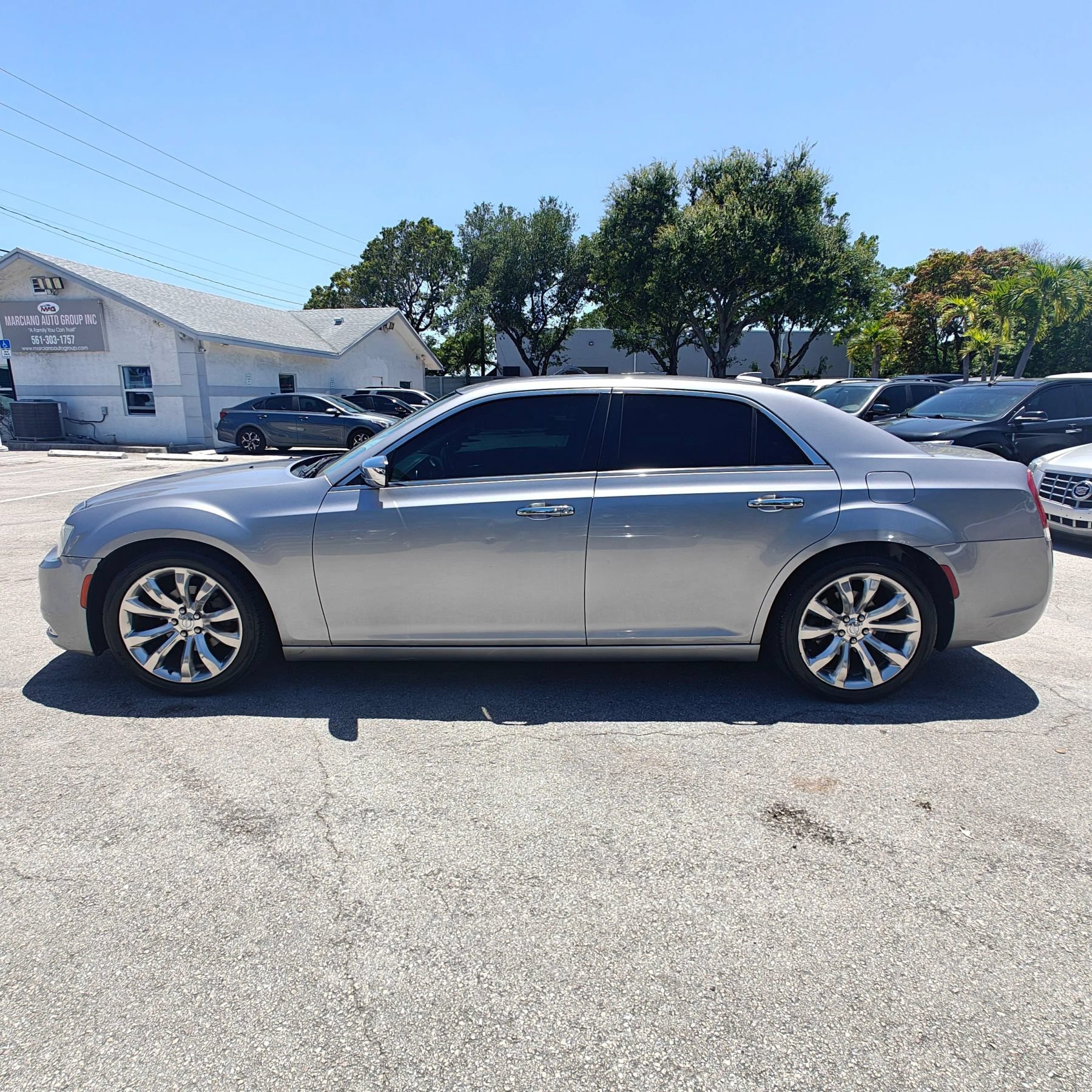 Used 2018 Chrysler 300 Limited RWD image 4