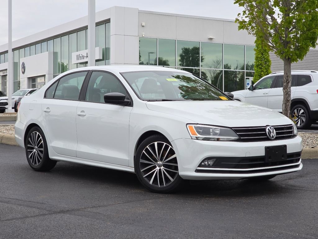 Used 2016 Volkswagen Jetta Sport FWD image 2