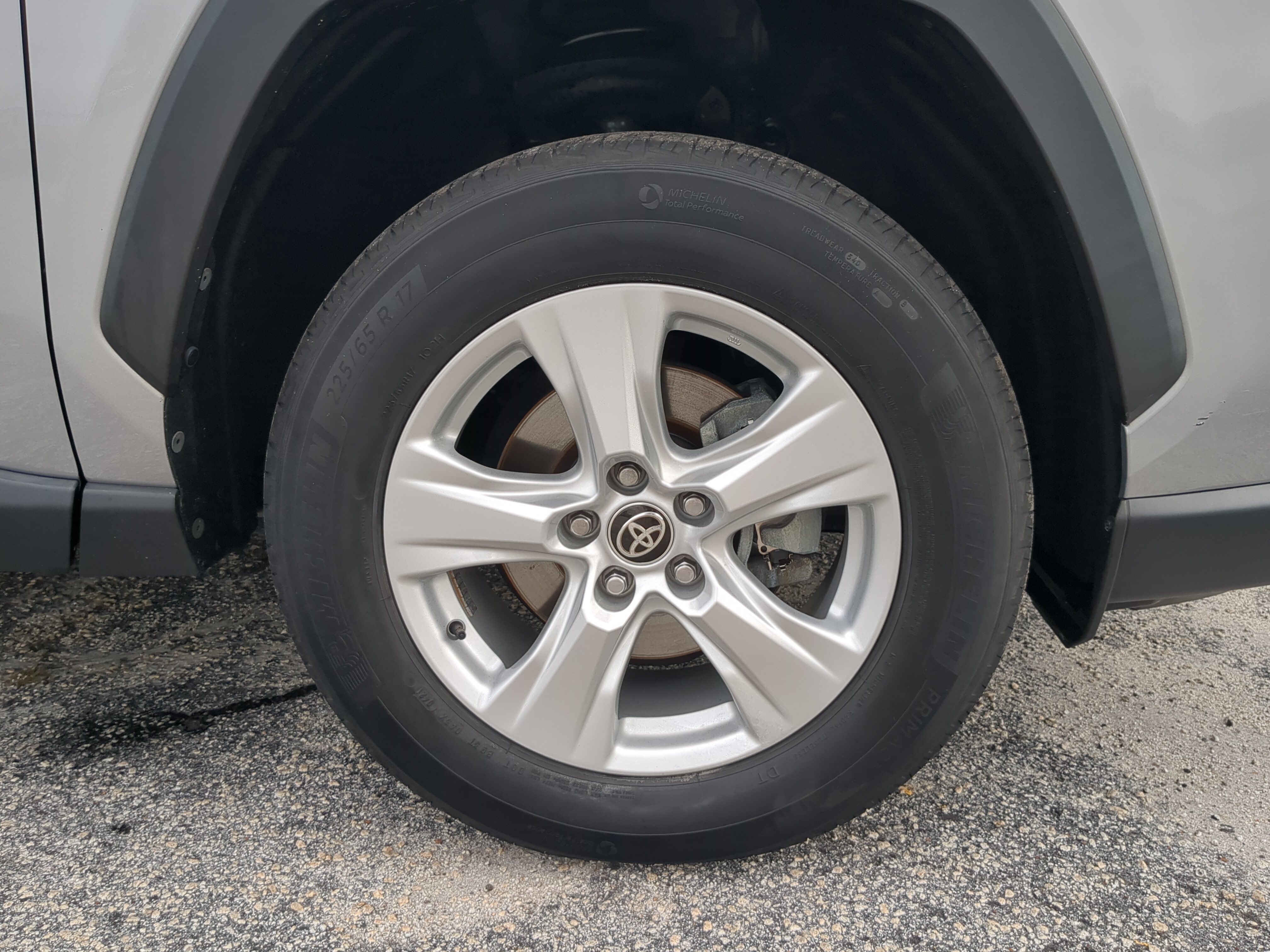 Used 2021 Toyota RAV4 XLE w/ Convenience Package FWD image 9