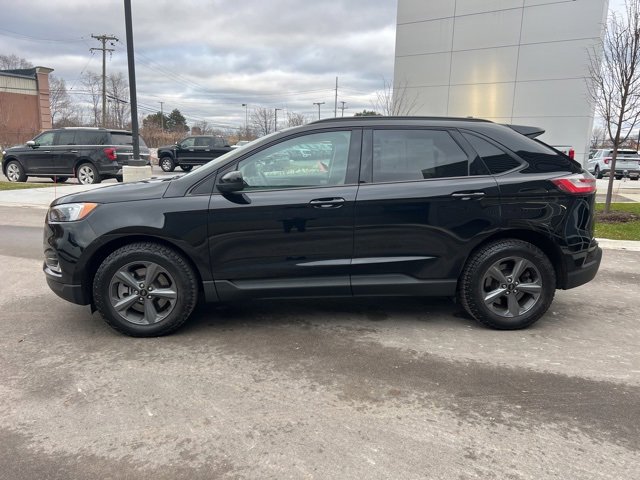 Used 2023 Ford Edge SEL w/ Sport Appearance Package image 8
