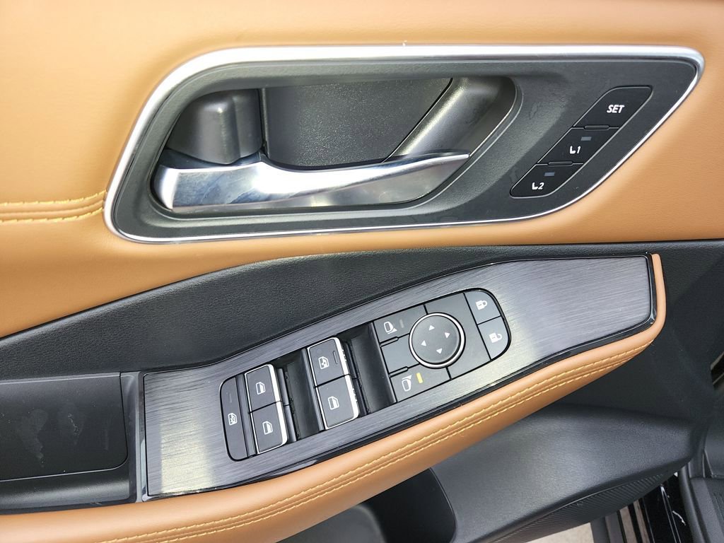 Certified 2025 Nissan Rogue Platinum w/ Platinum Premium Package image 32