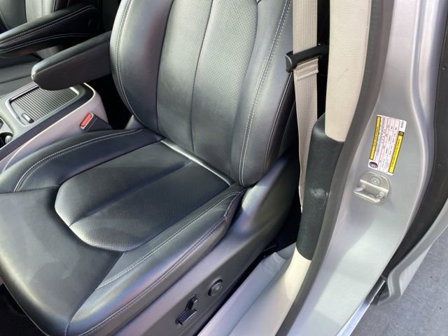 Used 2024 Chrysler Pacifica Touring-L FWD image 16
