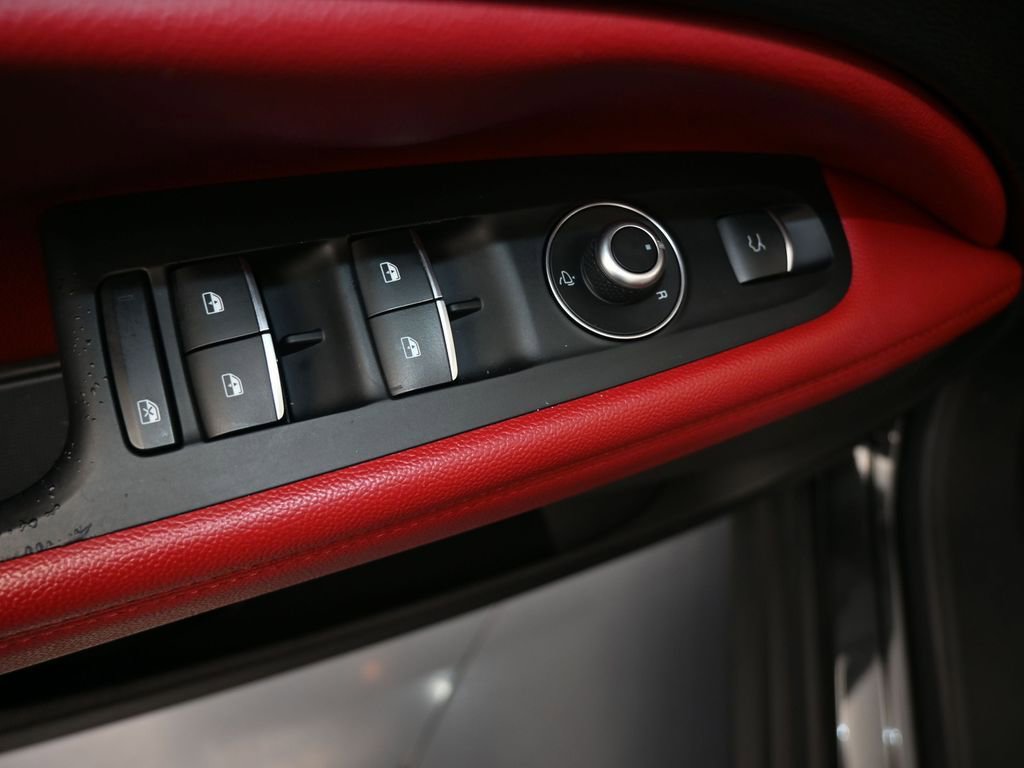 Used 2019 Alfa Romeo Stelvio w/ Nero Edizione image 12