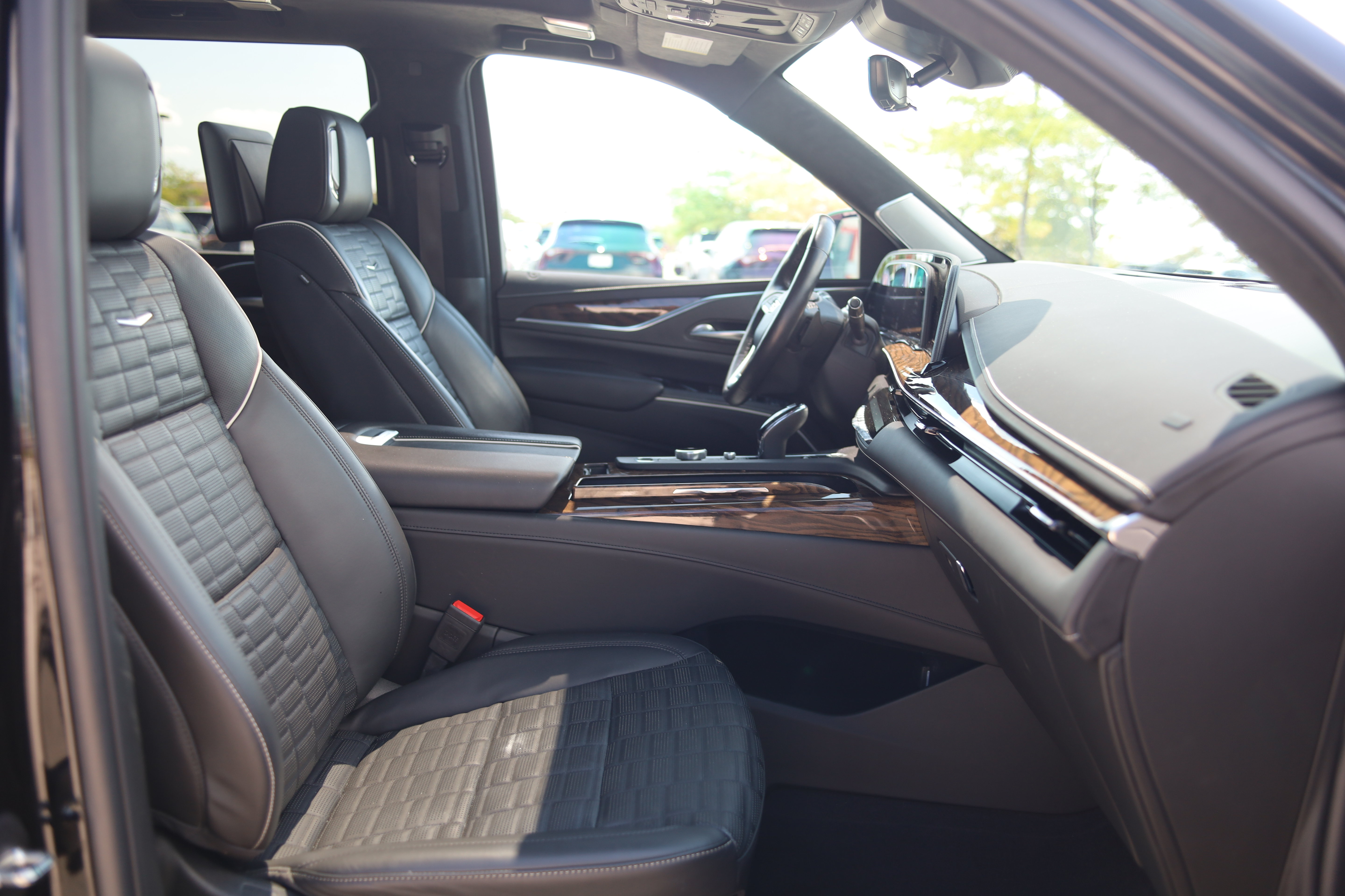 Used 2024 Cadillac Escalade Sport Platinum w/ LPO, ONYX Package AWD/4WD image 46