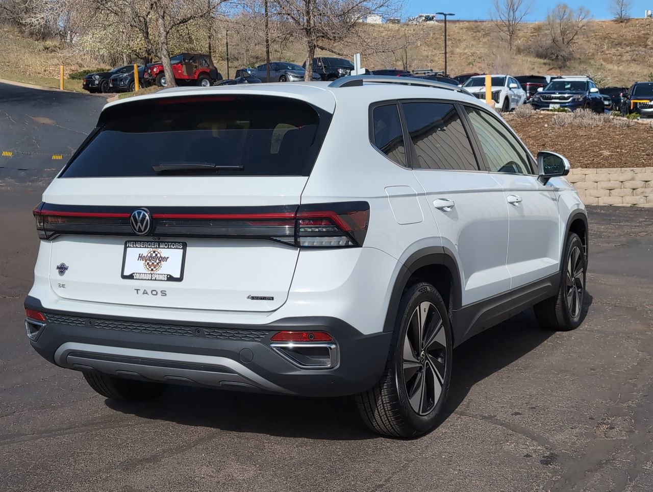 Used 2025 Volkswagen Taos SE AWD/4WD image 7