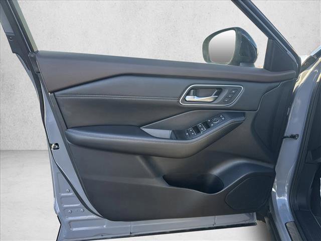 Used 2021 Nissan Rogue Platinum image 10