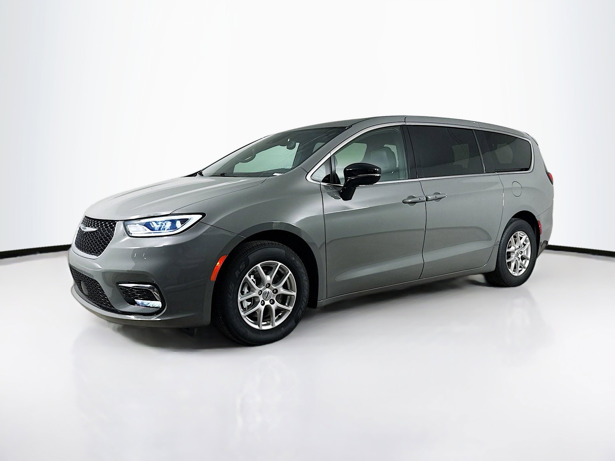 Used 2025 Chrysler Pacifica Select image 4