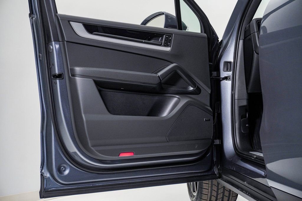 New 2026 Porsche Cayenne image 25