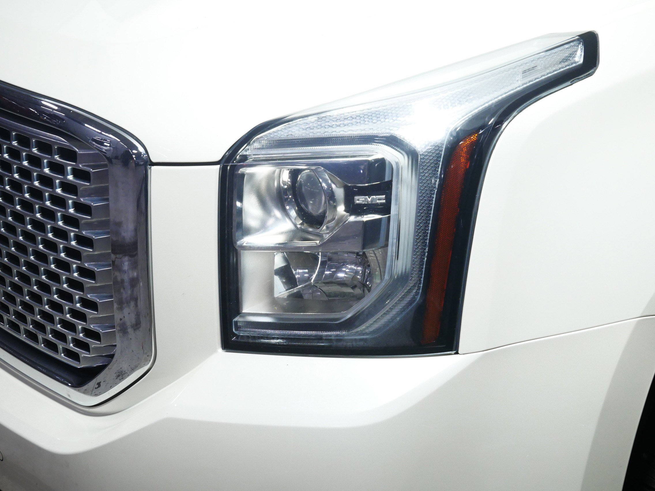 Used 2015 GMC Yukon Denali w/ Open Road Package image 16