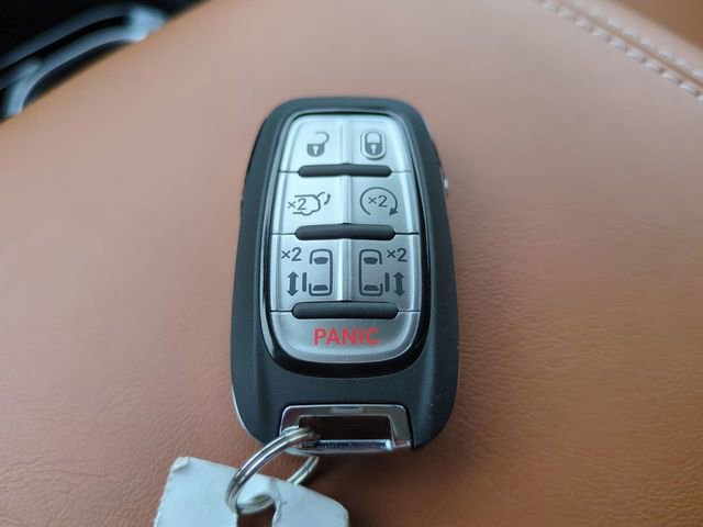 New 2026 Chrysler Pacifica Pinnacle w/ Trailer Tow Group FWD image 30