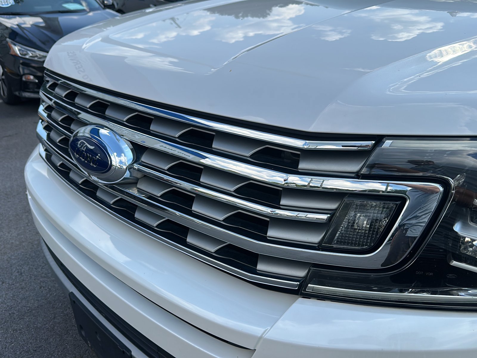 Used 2019 Ford Expedition Limited w/ Equipment Group 302A AWD/4WD image 14