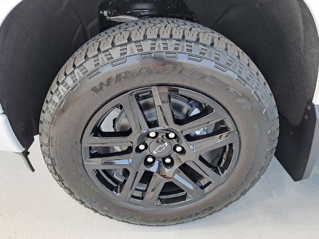 New 2026 Chevrolet Silverado 1500 Custom w/ Turbomax Blackout Package AWD/4WD image 15