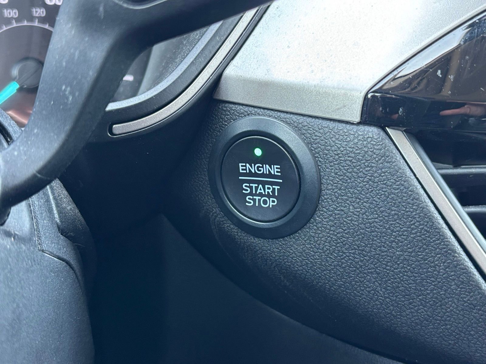 Used 2020 Ford Escape SE image 6