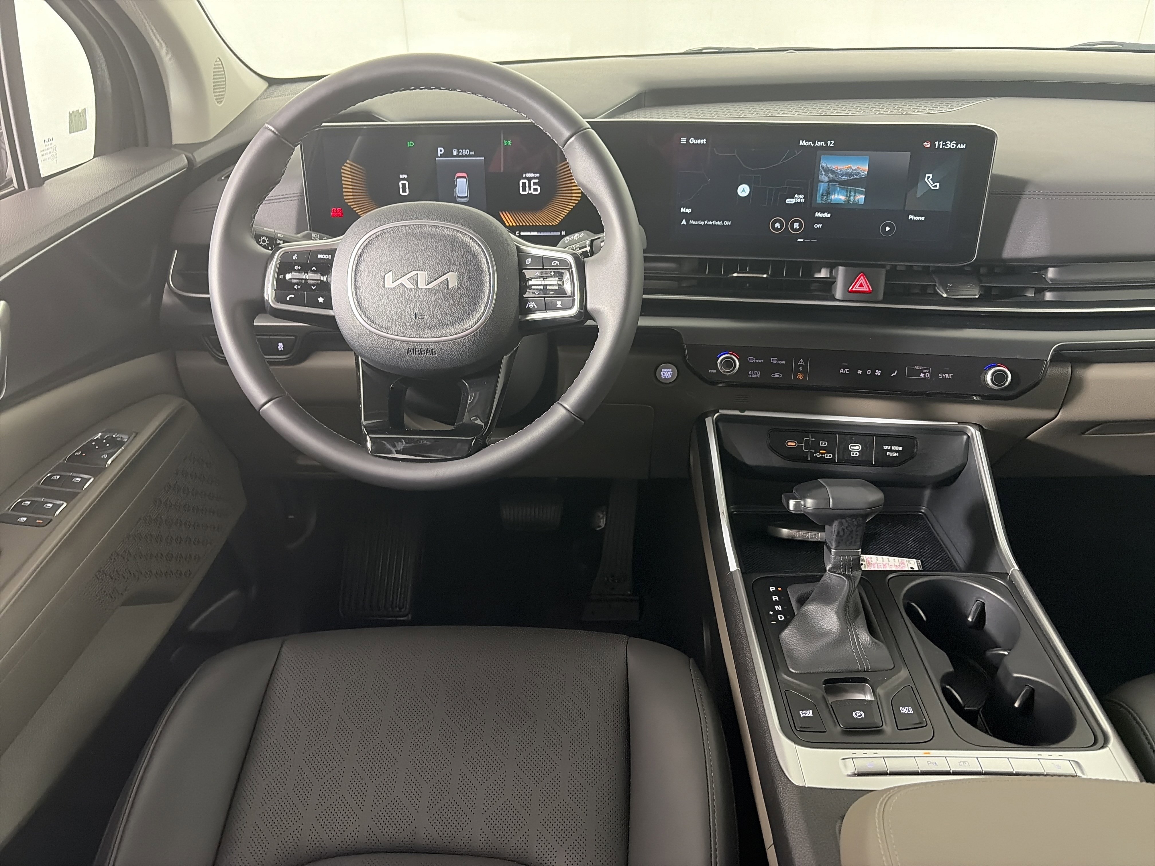 Used 2025 Kia Carnival image 39