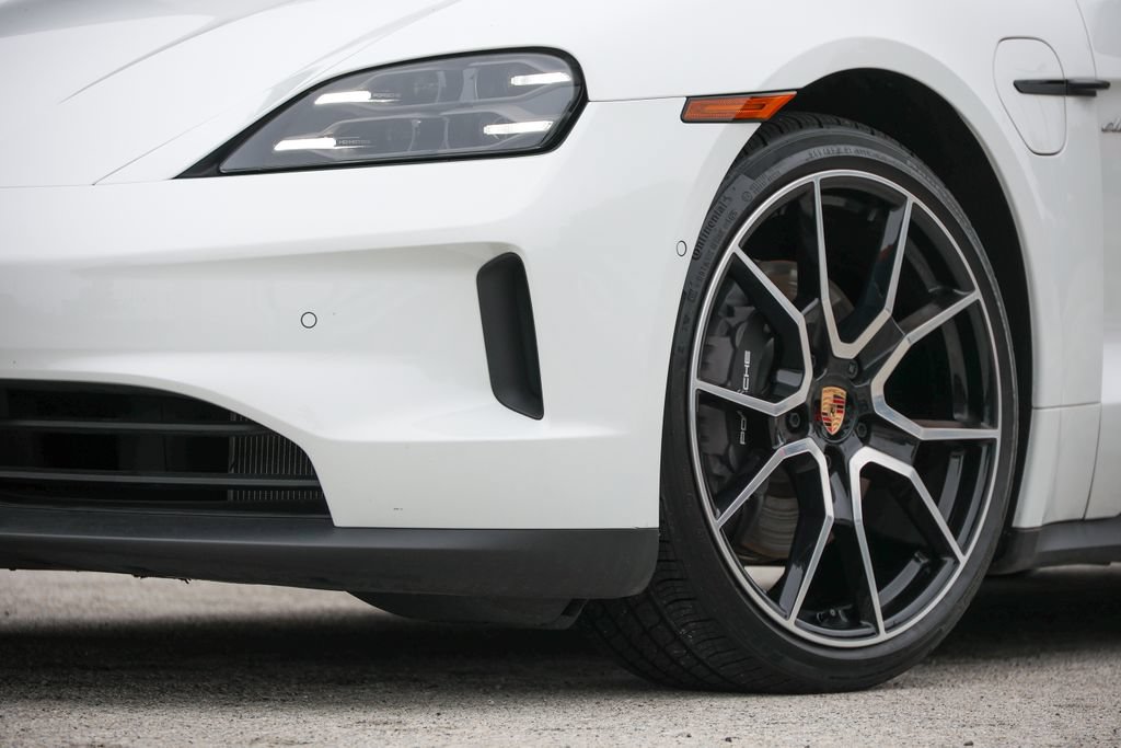 Certified 2026 Porsche Taycan AWD/4WD image 8