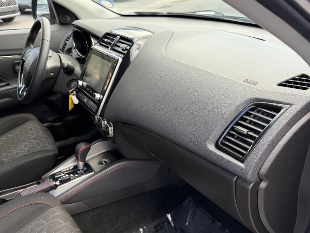 Used 2025 Mitsubishi Outlander Sport AWD image 19