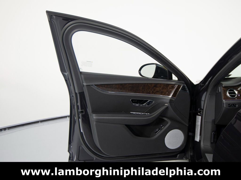 Used 2024 Bentley Flying Spur V8 image 12