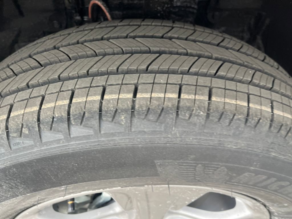 New 2025 Toyota RAV4 XLE image 28