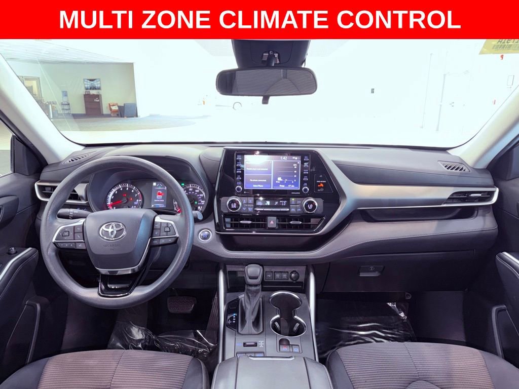 Used 2021 Toyota Highlander L AWD/4WD image 8