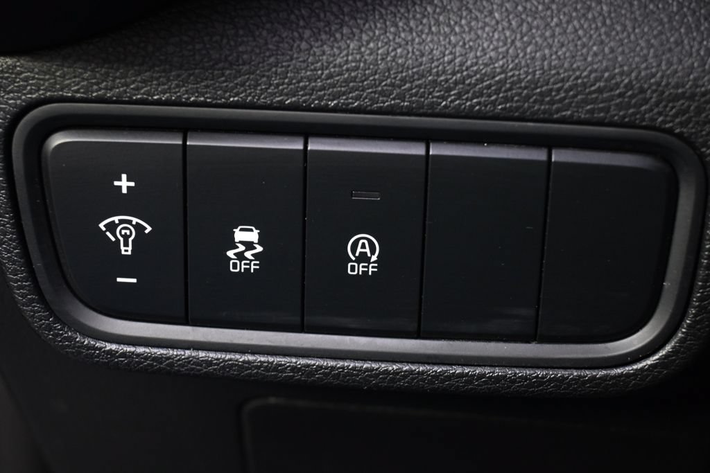 Used 2025 Kia Soul LX w/ LX Technology Package FWD image 24
