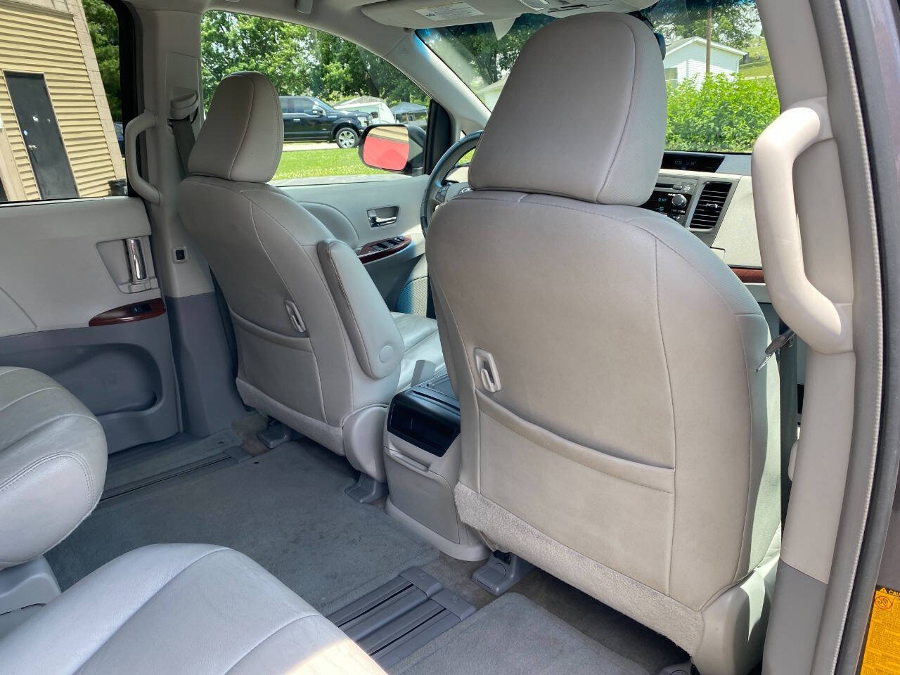 Used 2013 Toyota Sienna XLE FWD image 32