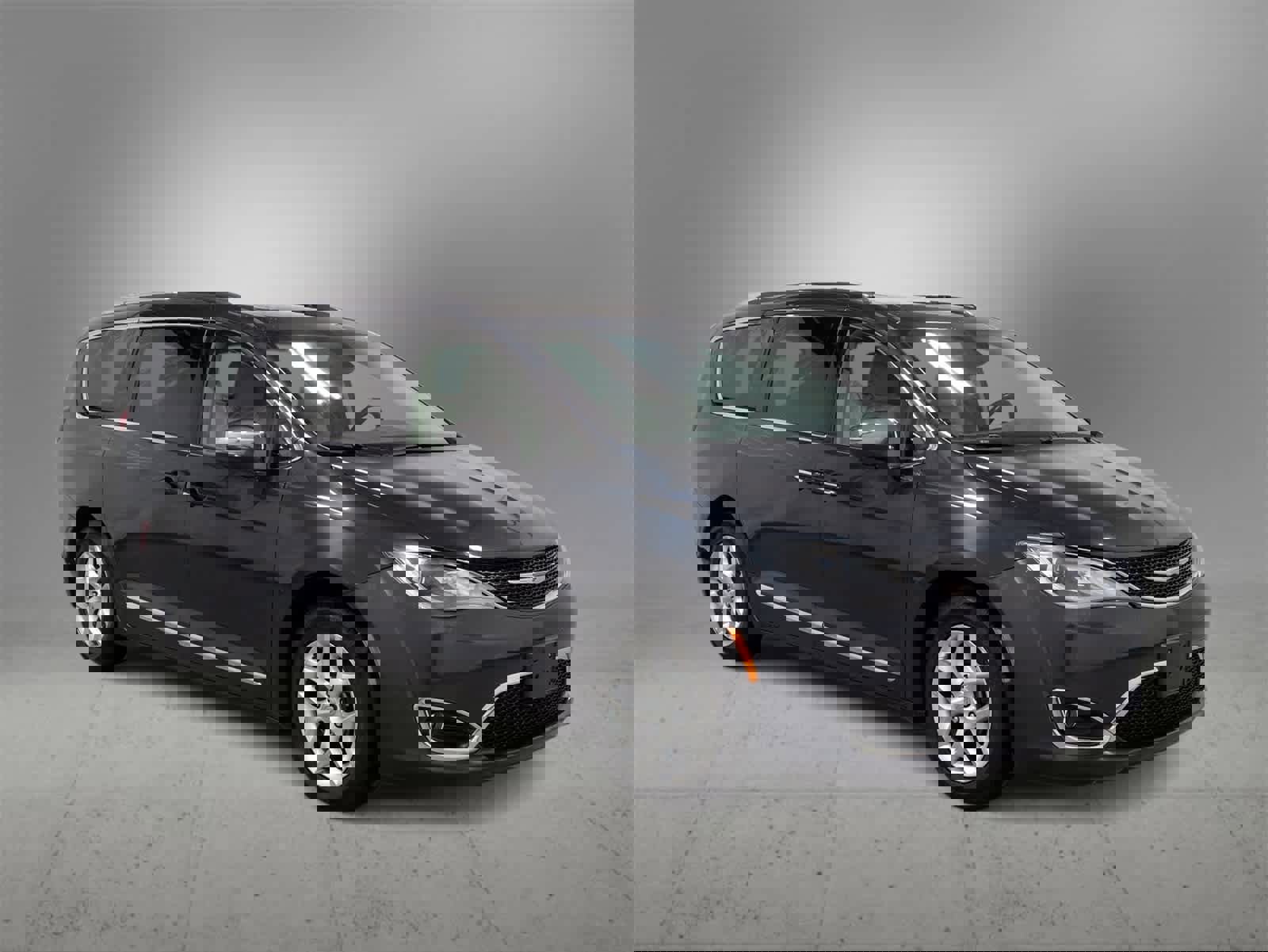 Certified 2020 Chrysler Pacifica Limited image 2