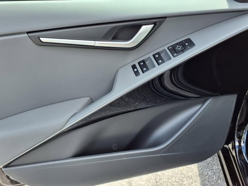 New 2025 Kia Niro EX image 16