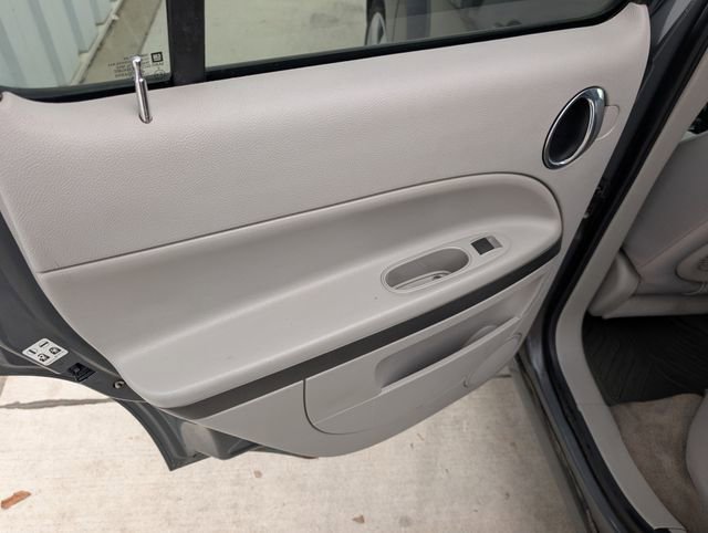 Used 2009 Chevrolet HHR LT image 16