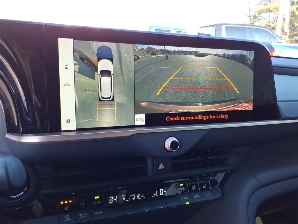 Used 2025 Toyota Crown Signia image 12