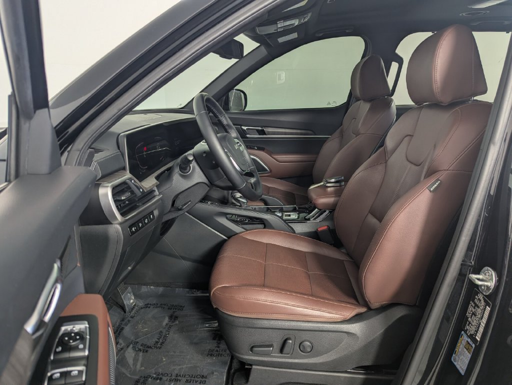Used 2024 Kia Telluride EX w/ EX Captain's Chair Package FWD image 11