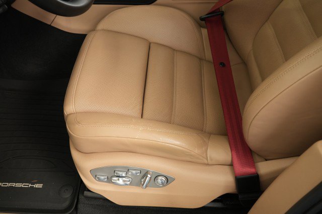 Used 2022 Porsche Macan S image 35