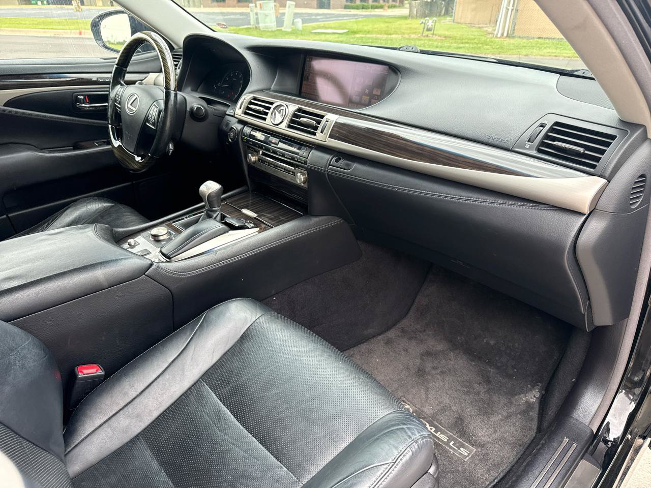 Used 2013 Lexus LS 460 AWD w/ Comfort Pkg image 48