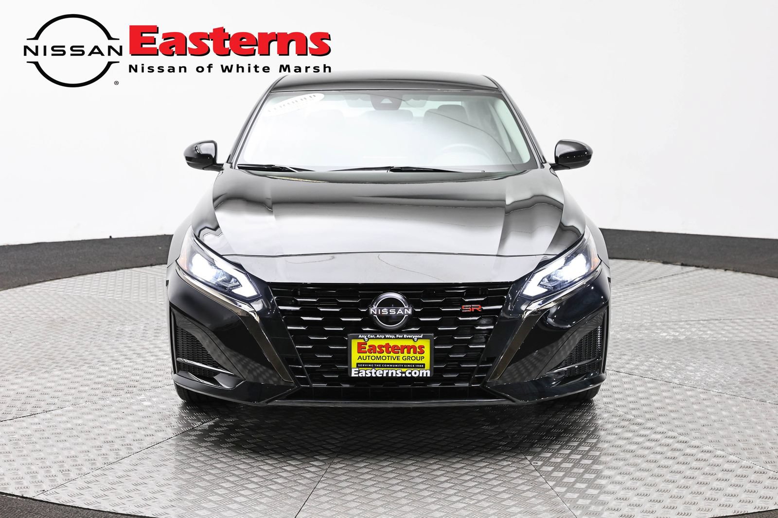Used 2023 Nissan Altima 2.5 SR FWD image 2
