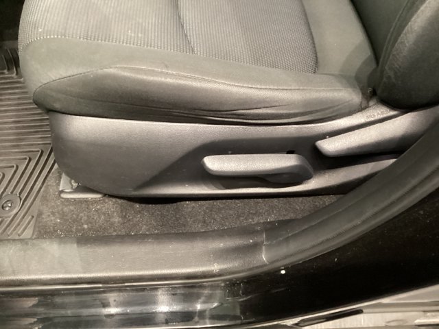 Used 2021 Toyota RAV4 LE FWD image 29