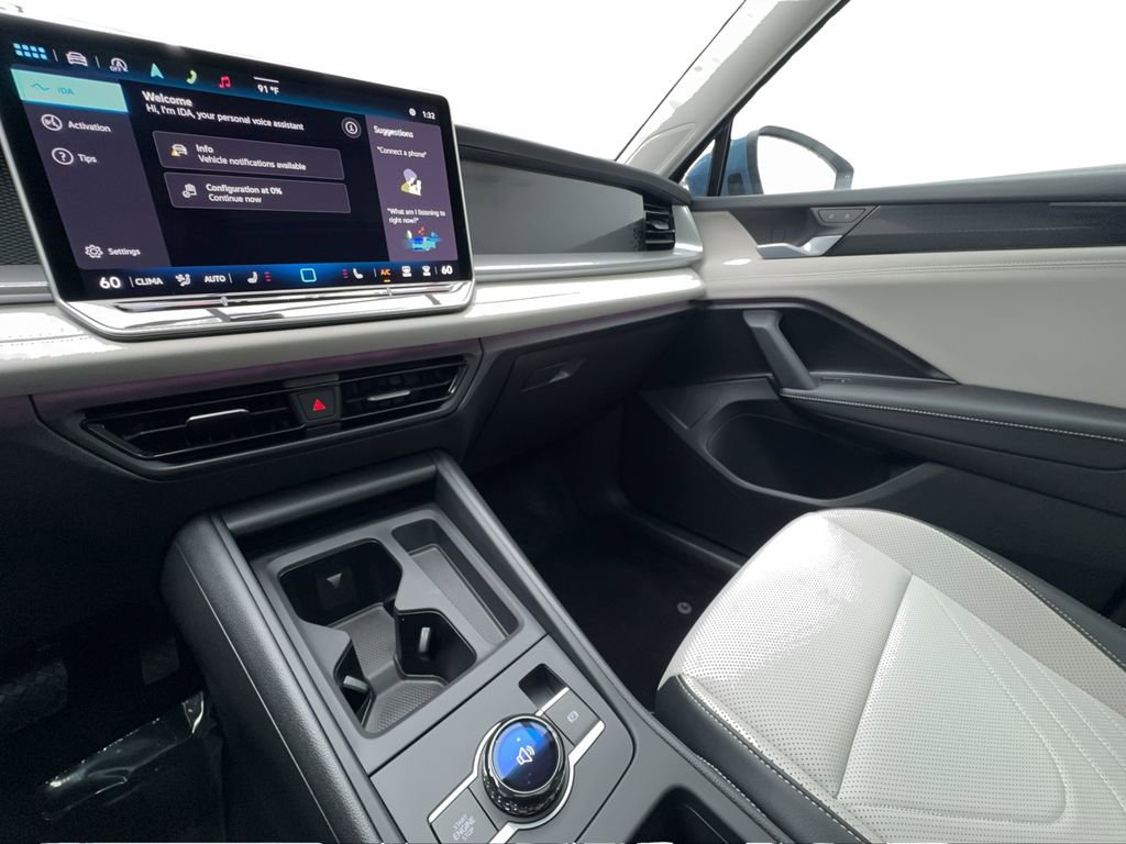 Used 2025 Volkswagen Tiguan SE w/ Panoramic Sunroof Package FWD image 41