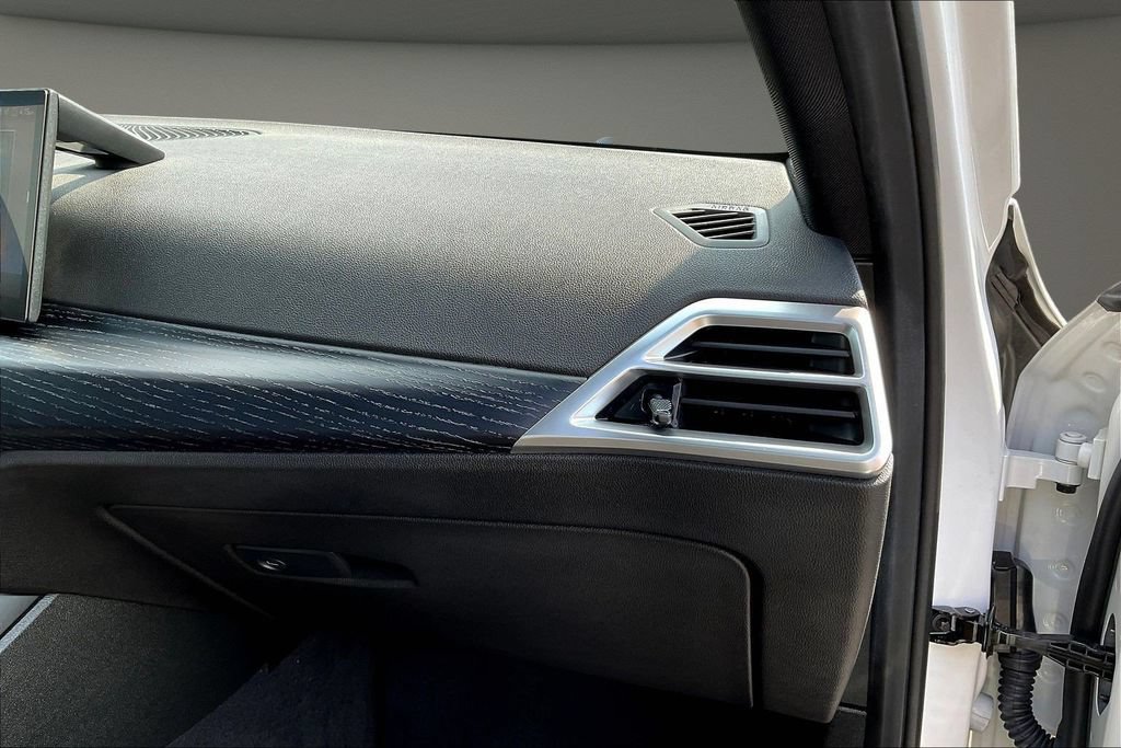 Used 2025 BMW 330i Sedan RWD image 29