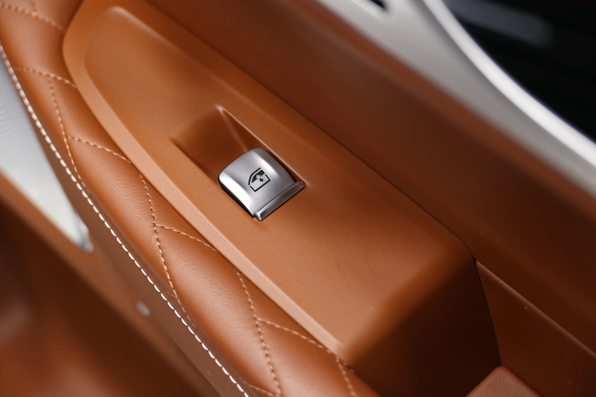 Used 2022 BMW M760i xDrive w/ Luxury Rear Seating Package image 91