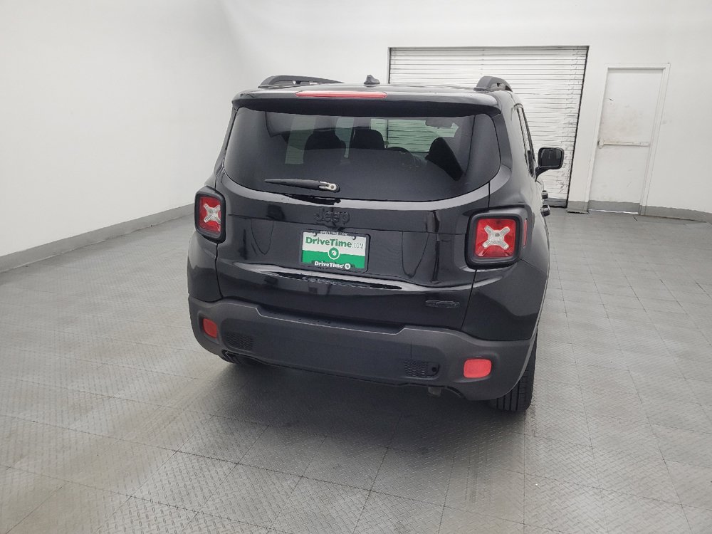 Used 2017 Jeep Renegade Latitude FWD image 7