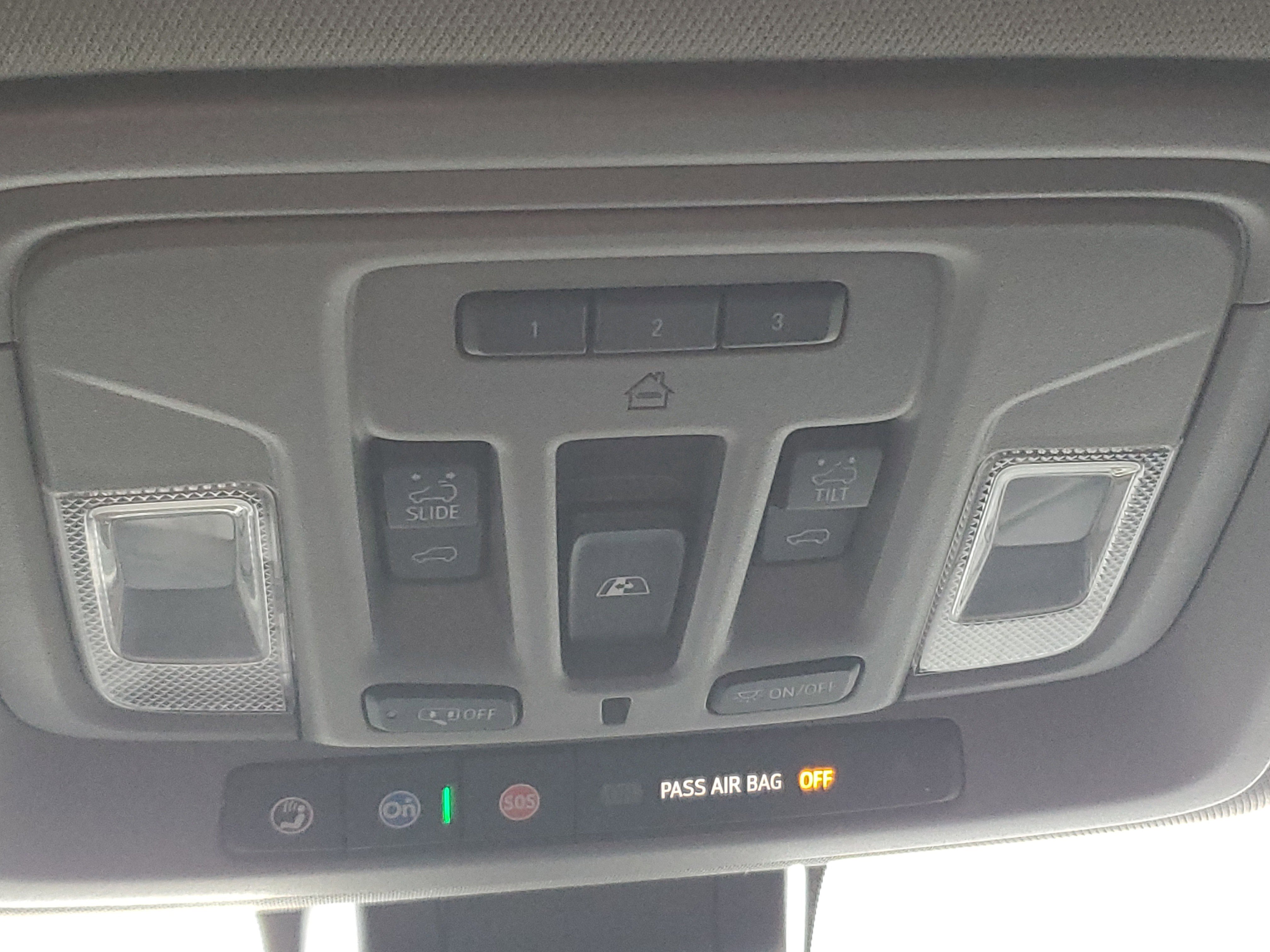 Used 2022 GMC Sierra 3500 Denali w/ Denali Ultimate Package image 27