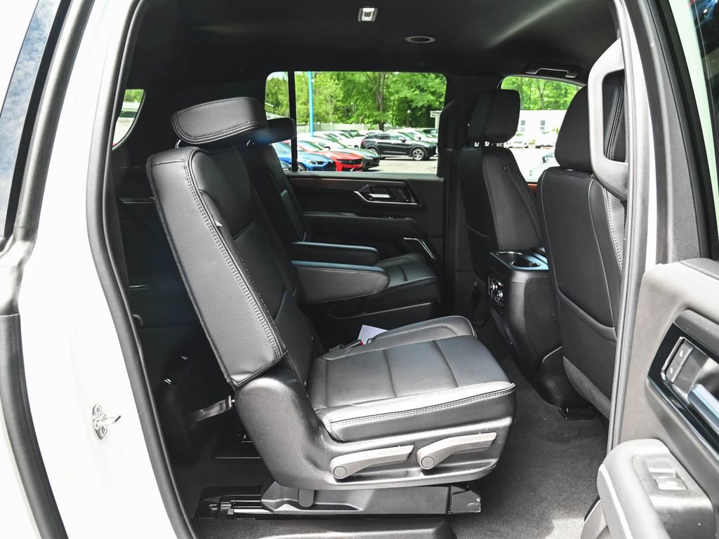 Used 2025 GMC Yukon XL Denali AWD/4WD image 32