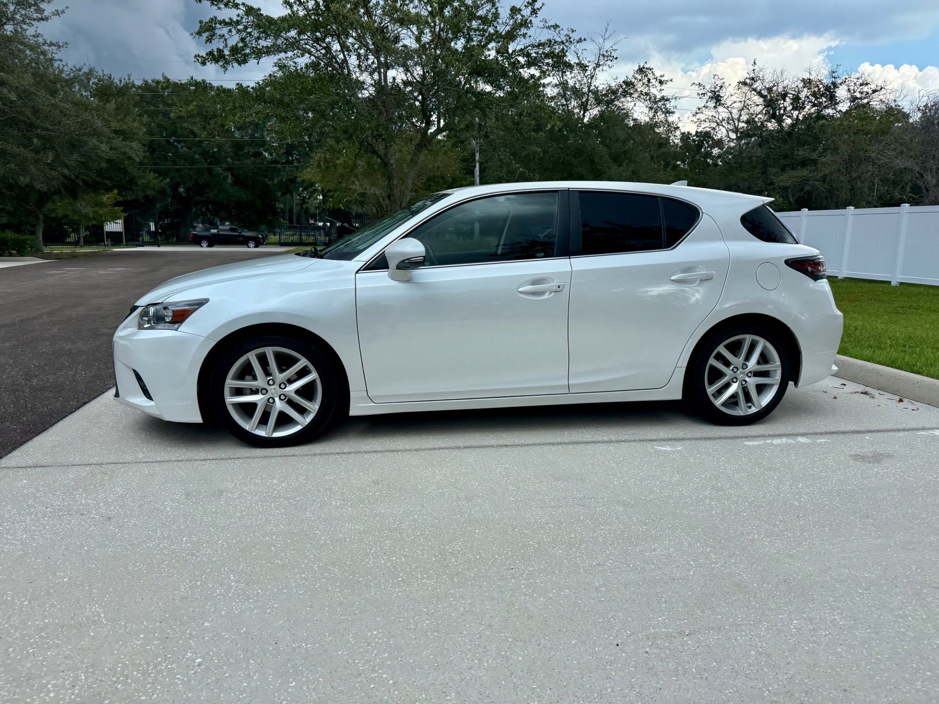 Used 2016 Lexus CT 200h image 4