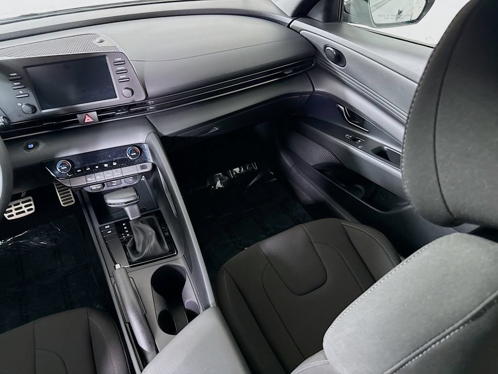 Certified 2025 Hyundai Elantra Sport FWD image 25