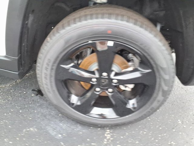 New 2025 Jeep Grand Cherokee Limited w/ Black Appearance Package image 4