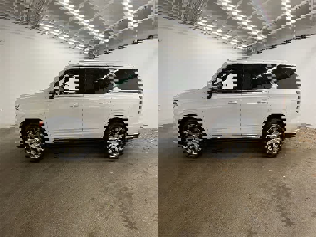 Certified 2024 Cadillac Escalade Premium Luxury Platinum image 3