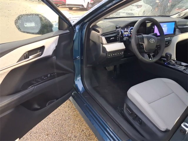 Used 2026 Toyota Camry XLE w/ Premium Plus Package image 9