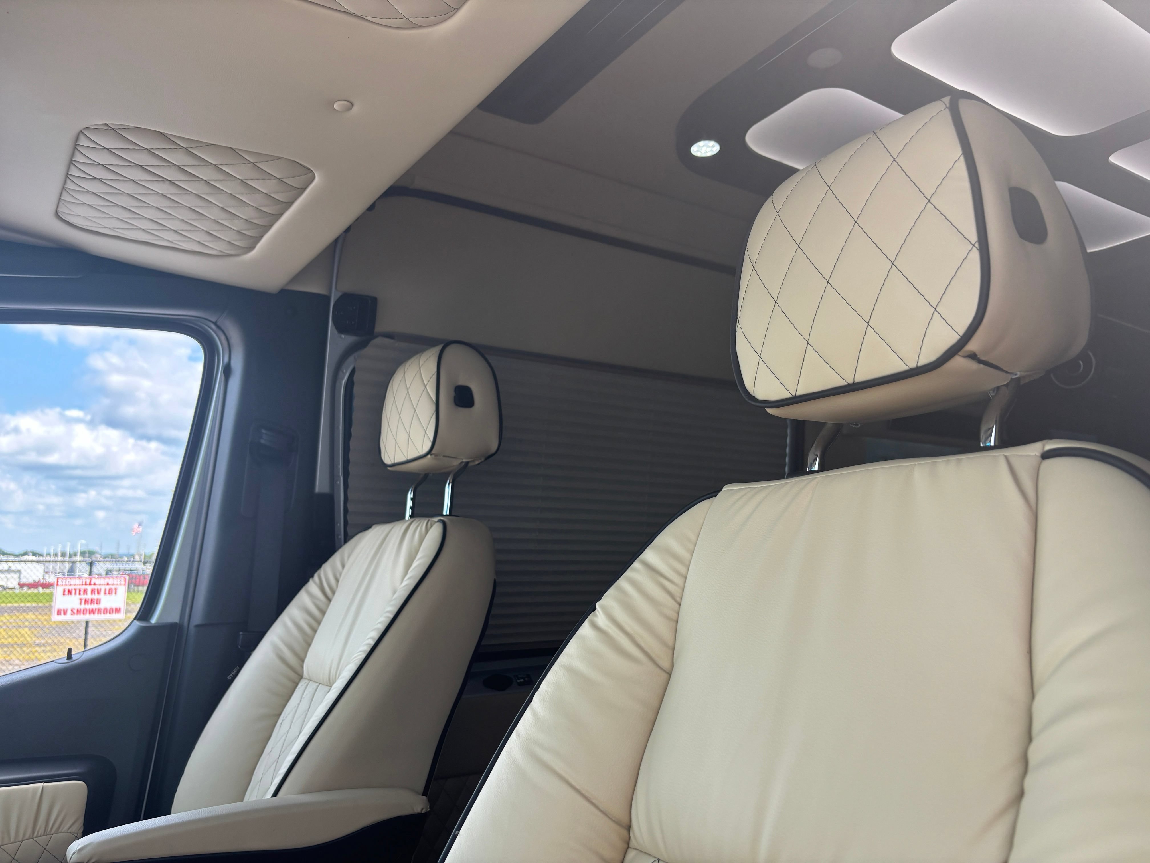 Used 2020 Mercedes-Benz Sprinter 2500 w/ Windows All Around Package image 22