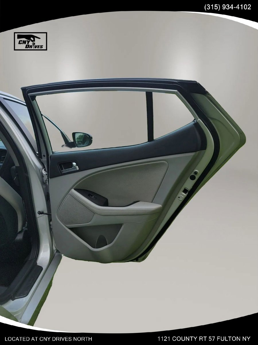 Used 2011 Kia Optima EX FWD image 16