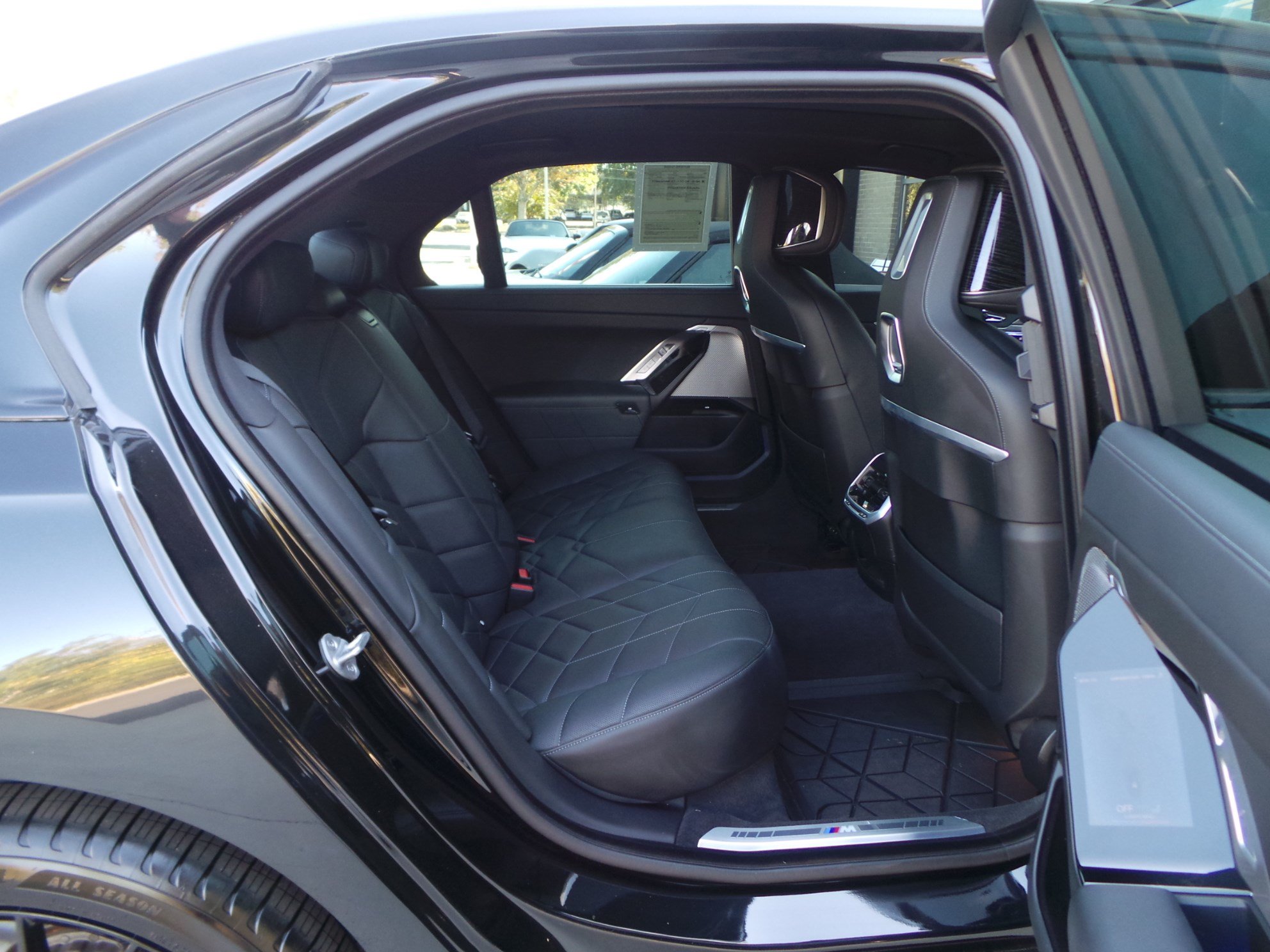 Used 2024 BMW 750e xDrive w/ Executive Package AWD/4WD image 40
