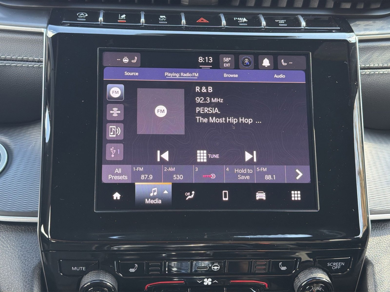 New 2025 Jeep Grand Cherokee L Laredo w/ Luxury Tech Group I image 18