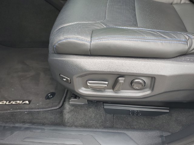 Used 2025 Toyota Sequoia Platinum AWD/4WD image 22